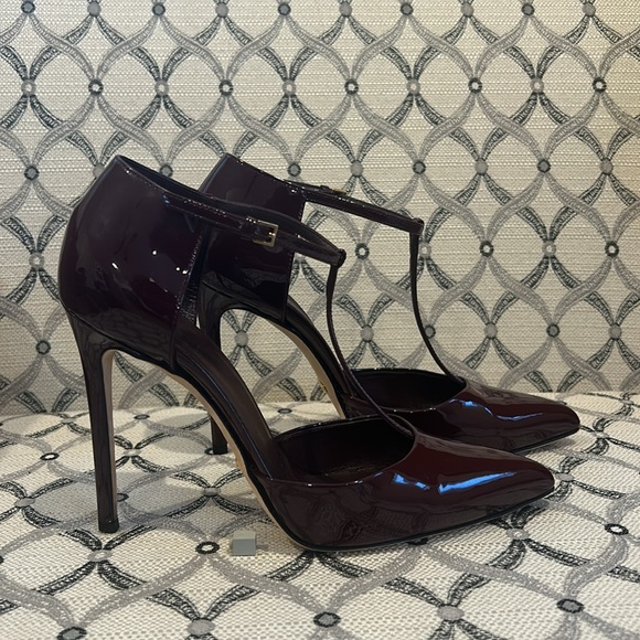 Gucci T-Strap patent leather burgundy high heels - Picture 2 of 9